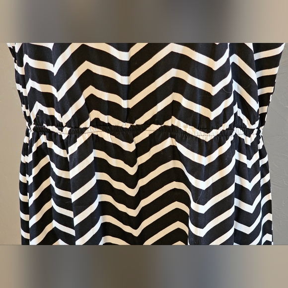 [Indulge GogoApperal] High Low Midi Dress 《M》 Chevron/Black &… - Picture 10 of 12